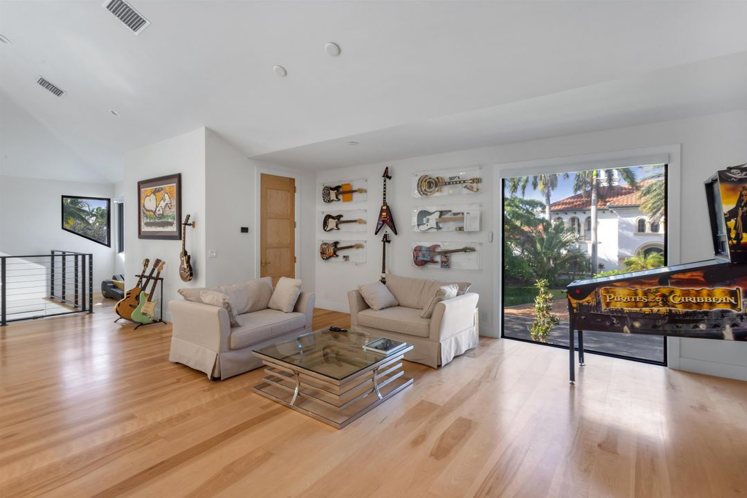 For Sale: $11,950,000 (5 beds, 6 baths, 8230 Square Feet)