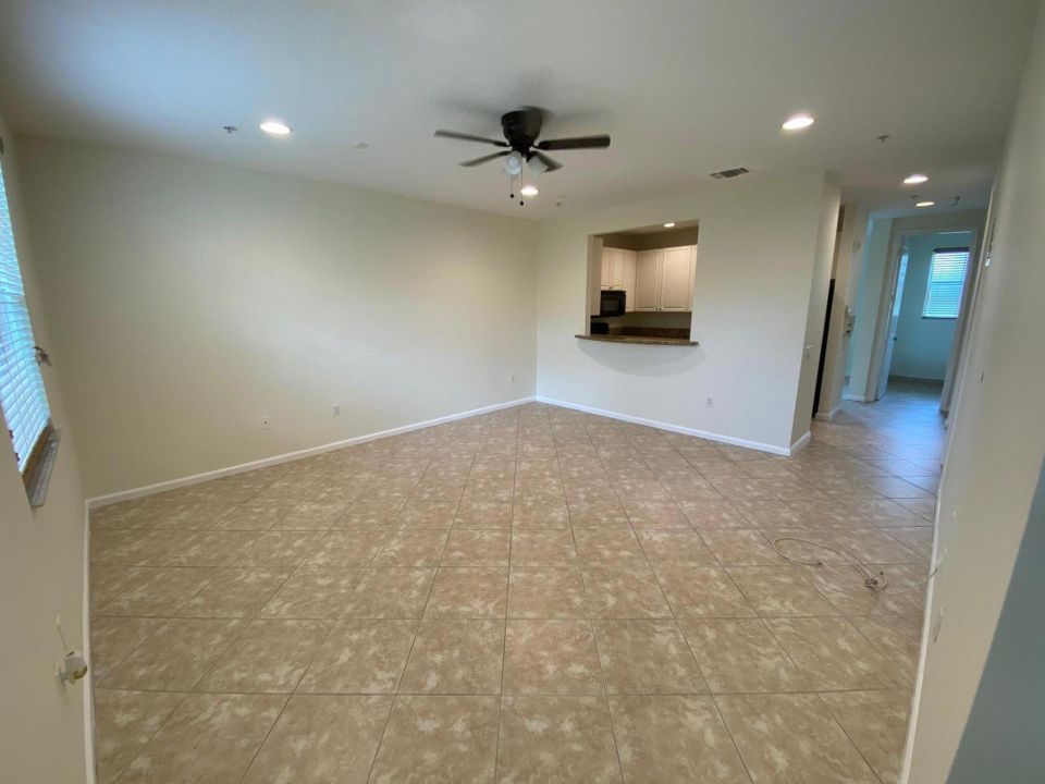 待售: $445,000 (3 贝兹, 4 浴室, 1880 平方英尺)