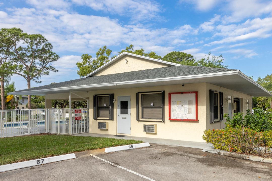 Active With Contract: $199,900 (2 beds, 2 baths, 969 Square Feet)