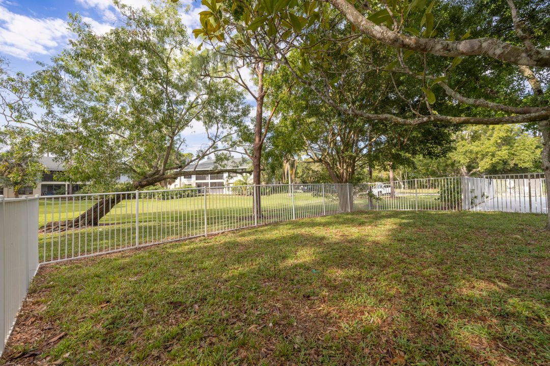 Active With Contract: $199,900 (2 beds, 2 baths, 969 Square Feet)