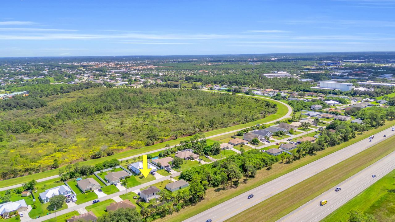 合同活跃: $374,900 (4 贝兹, 3 浴室, 1811 平方英尺)