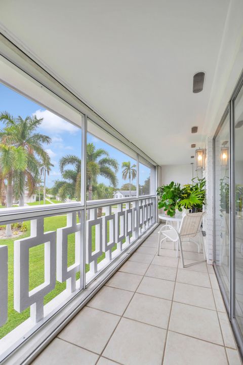 Под контрактом: $2,850 (2 спален, 2 ванн, 717 Квадратных фут)