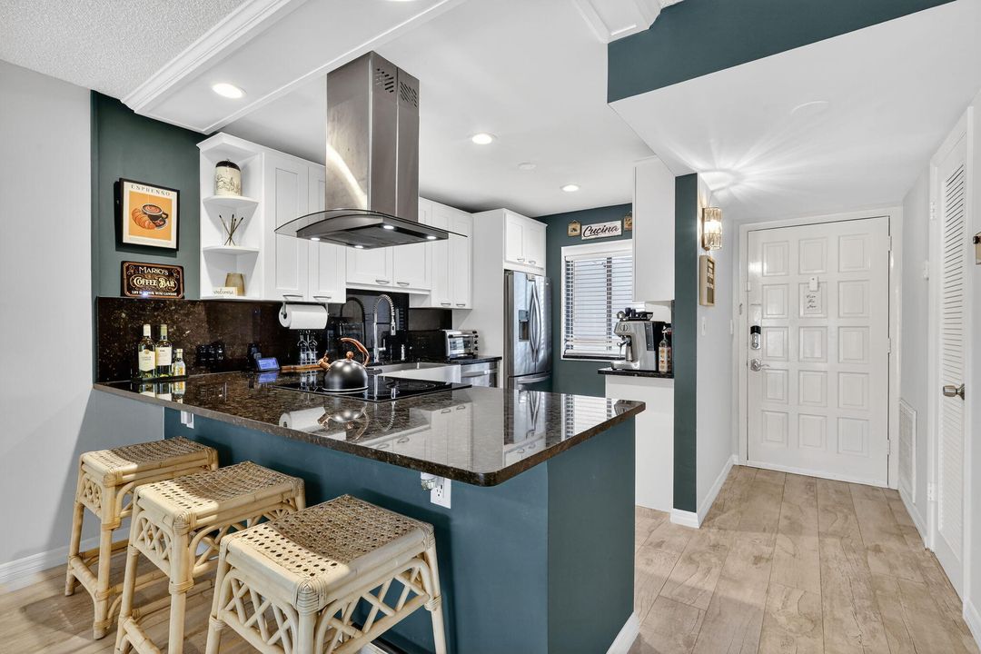 Active With Contract: $210,000 (2 beds, 2 baths, 1005 Square Feet)