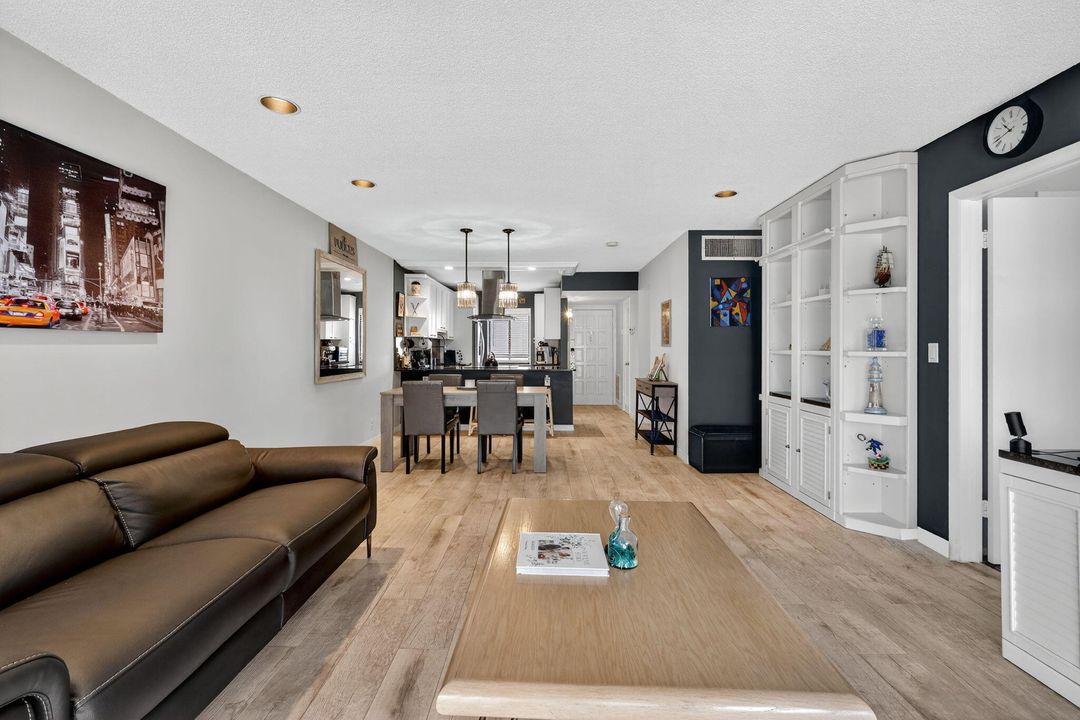 Active With Contract: $210,000 (2 beds, 2 baths, 1005 Square Feet)