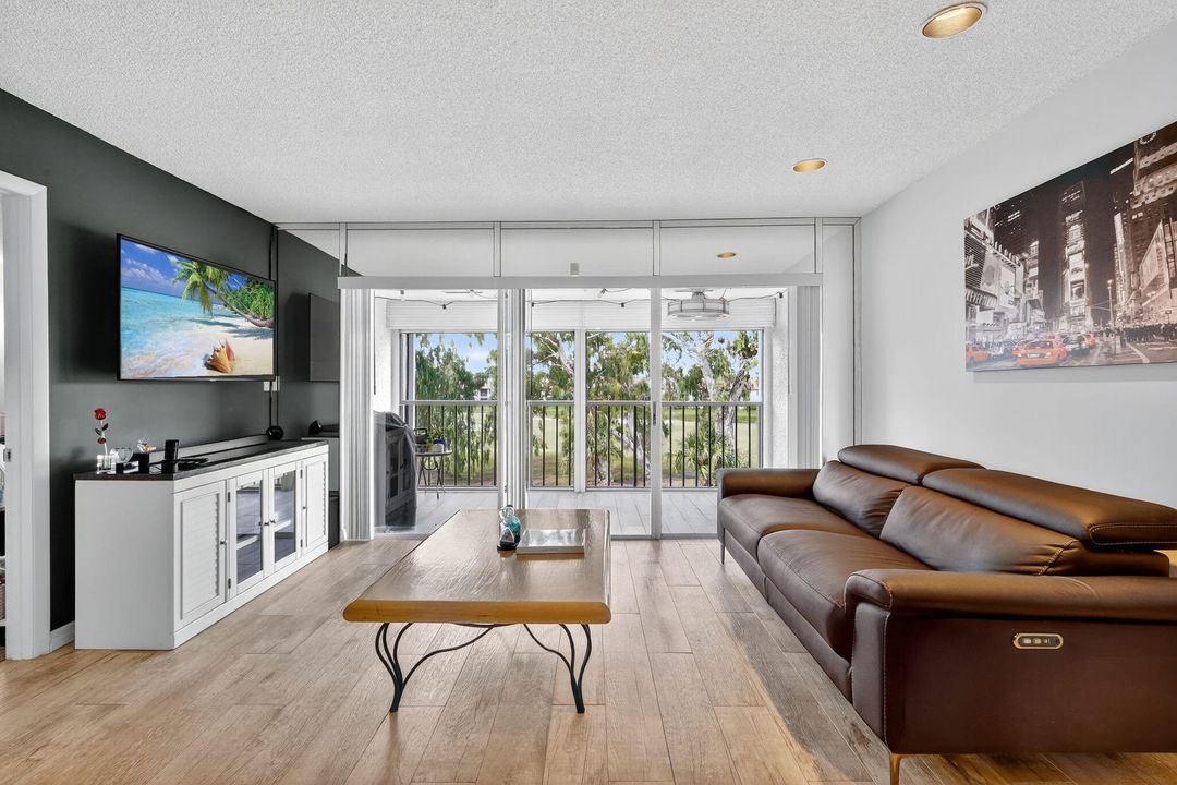 Active With Contract: $210,000 (2 beds, 2 baths, 1005 Square Feet)