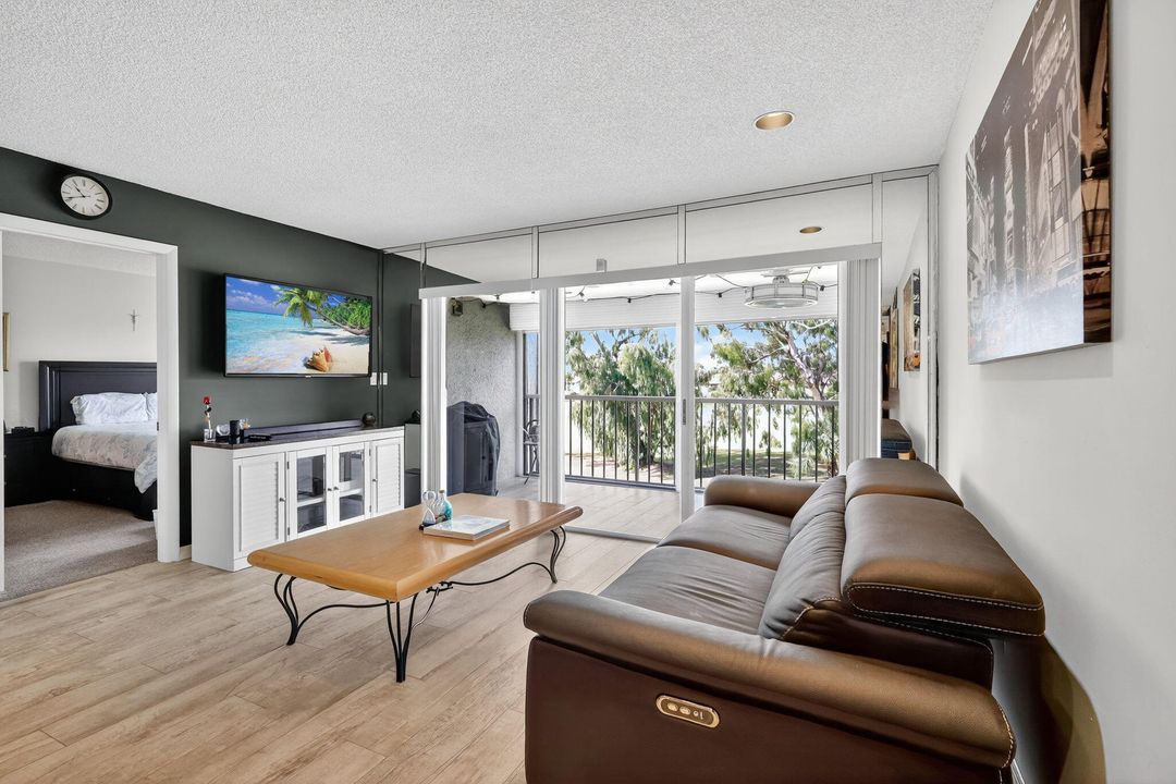 Active With Contract: $210,000 (2 beds, 2 baths, 1005 Square Feet)