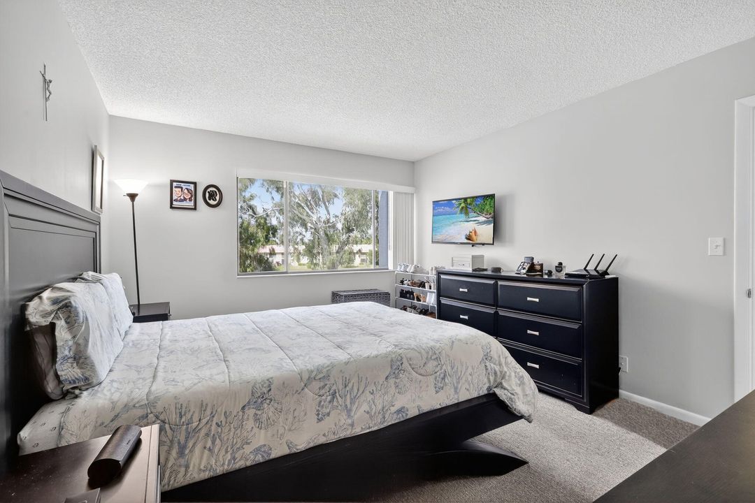 Active With Contract: $210,000 (2 beds, 2 baths, 1005 Square Feet)