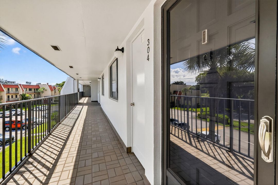 Active With Contract: $210,000 (2 beds, 2 baths, 1005 Square Feet)