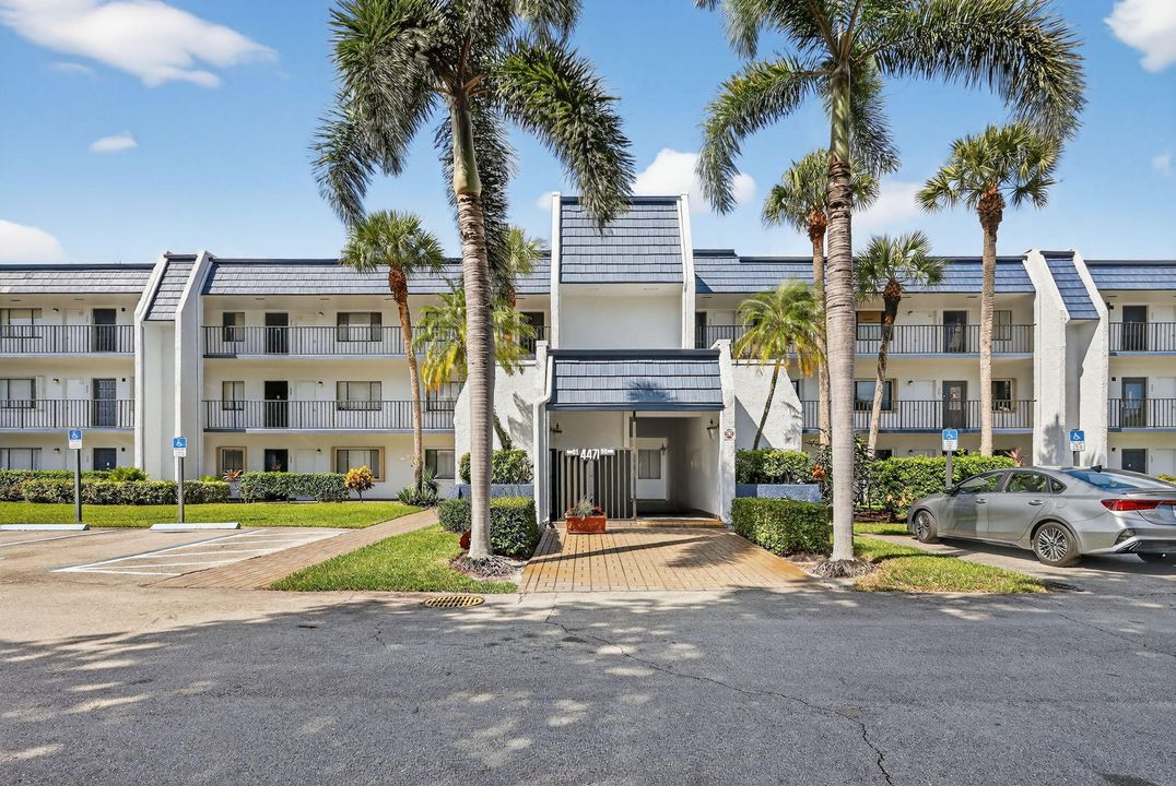 Active With Contract: $210,000 (2 beds, 2 baths, 1005 Square Feet)