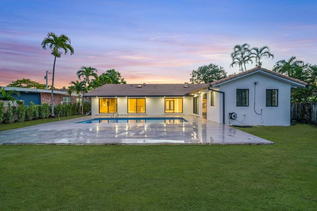 For Sale: $2,325,000 (4 beds, 3 baths, 2912 Square Feet)