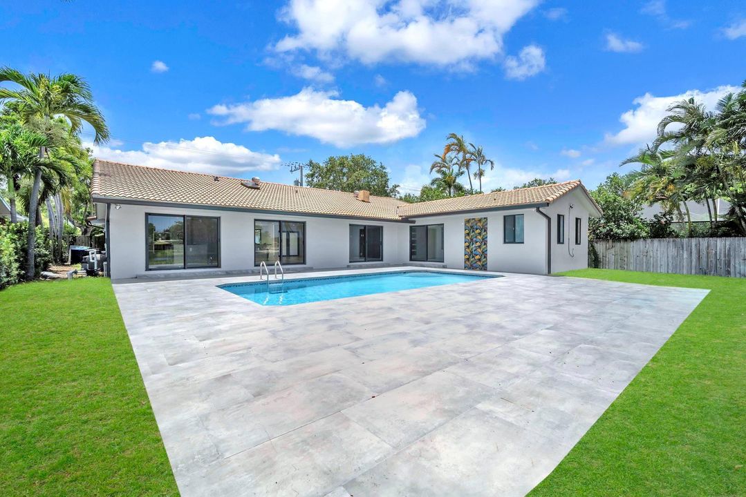 For Sale: $2,325,000 (4 beds, 3 baths, 2912 Square Feet)