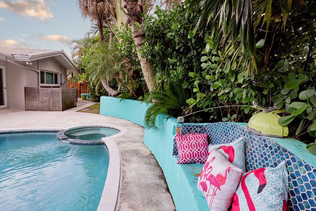 待售: $699,990 (3 贝兹, 2 浴室, 1646 平方英尺)