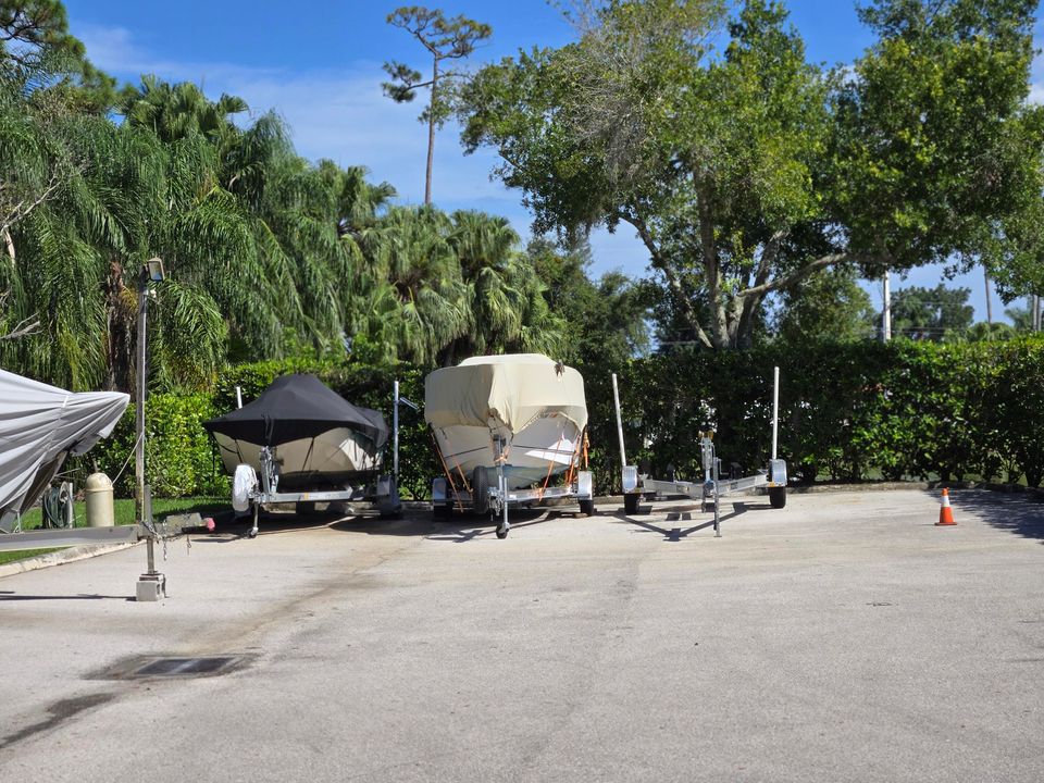 For Sale: $225,000 (2 beds, 2 baths, 1018 Square Feet)