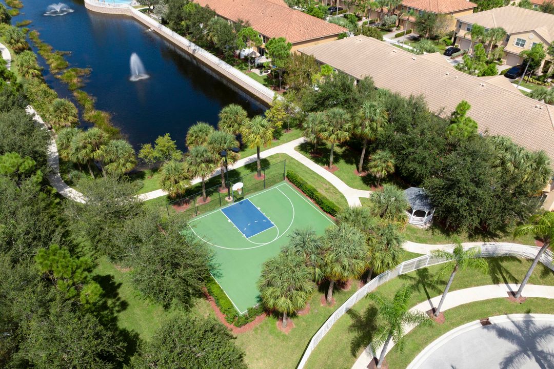 Active With Contract: $2,500 (3 beds, 2 baths, 1622 Square Feet)