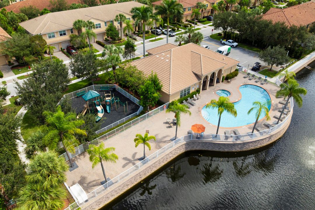 Active With Contract: $2,500 (3 beds, 2 baths, 1622 Square Feet)