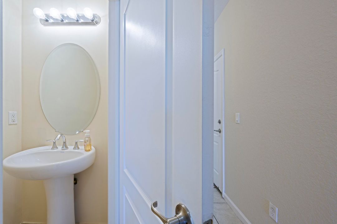 Active With Contract: $2,500 (3 beds, 2 baths, 1622 Square Feet)