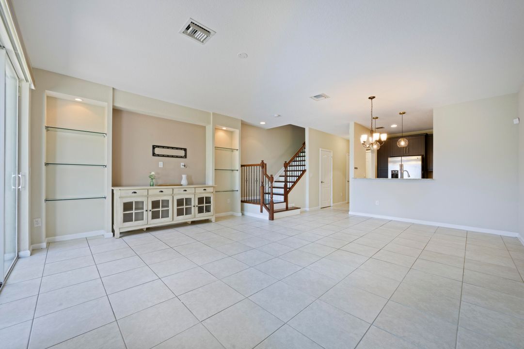 Active With Contract: $2,500 (3 beds, 2 baths, 1622 Square Feet)