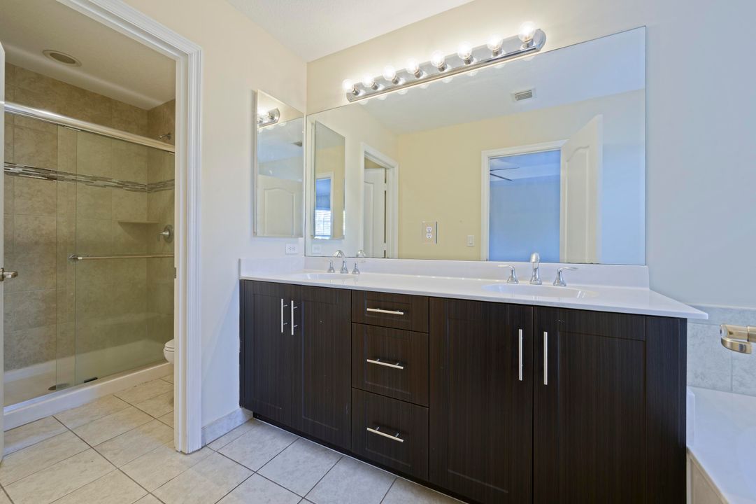 Active With Contract: $2,500 (3 beds, 2 baths, 1622 Square Feet)