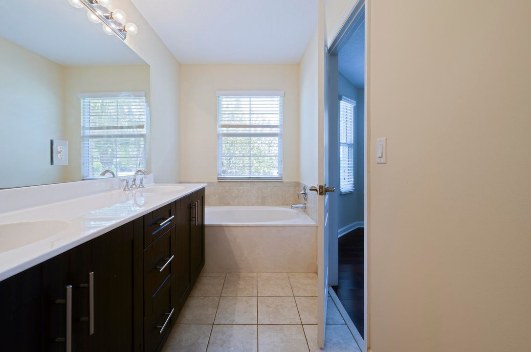Active With Contract: $2,500 (3 beds, 2 baths, 1622 Square Feet)