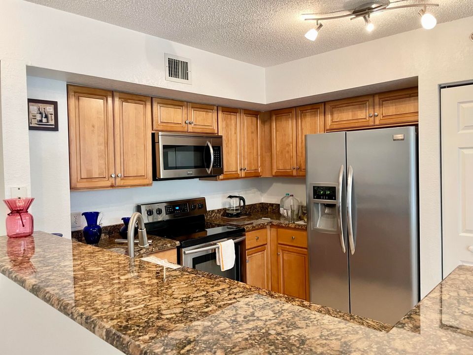 Activo con contrato: $495,000 (2 camas, 2 baños, 1071 Pies cuadrados)