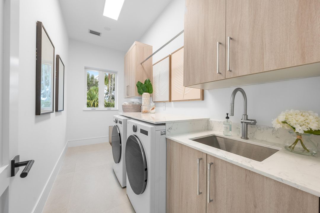 En Venta: $2,950,000 (5 camas, 5 baños, 4352 Pies cuadrados)