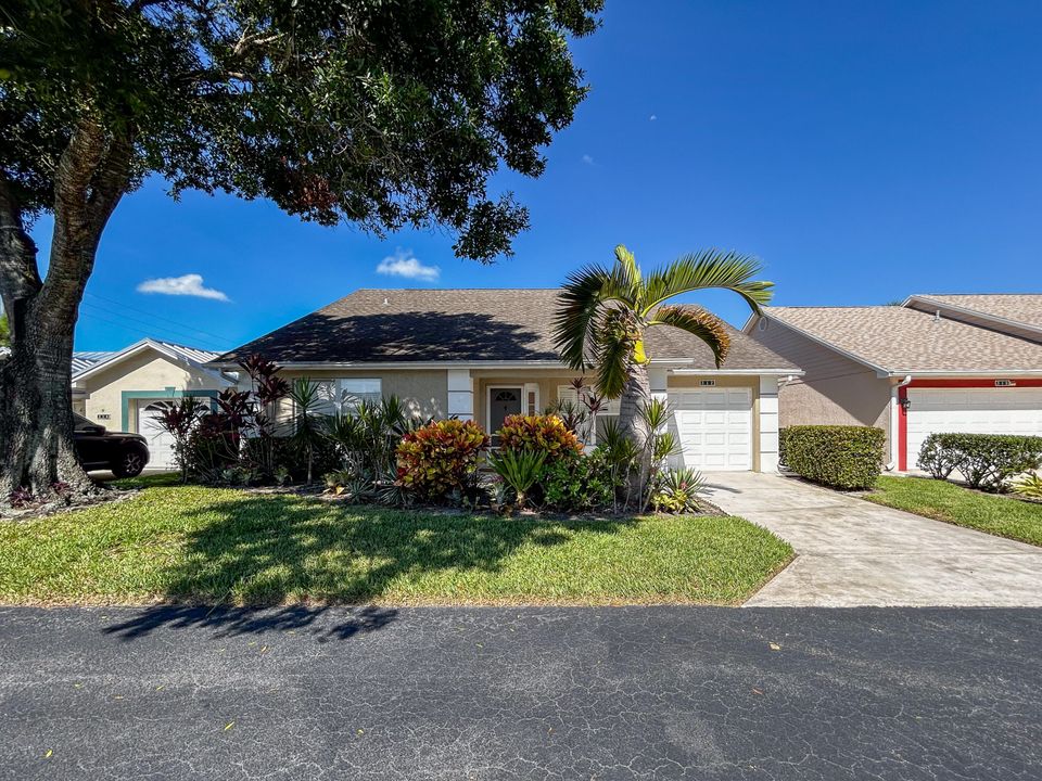 合同活跃: $199,900 (2 贝兹, 2 浴室, 1536 平方英尺)