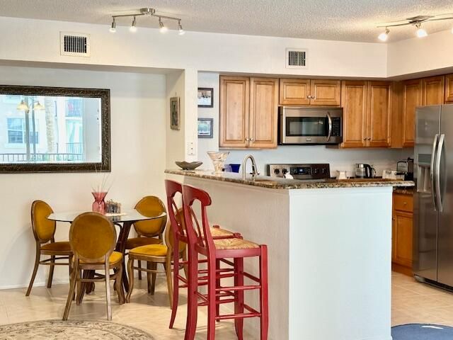 Activo con contrato: $495,000 (2 camas, 2 baños, 1071 Pies cuadrados)