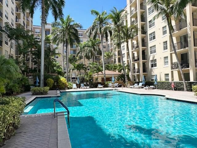 Activo con contrato: $495,000 (2 camas, 2 baños, 1071 Pies cuadrados)