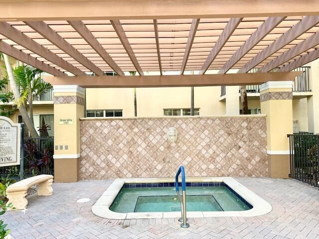 Activo con contrato: $495,000 (2 camas, 2 baños, 1071 Pies cuadrados)