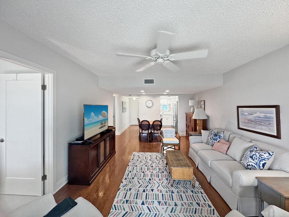 Recently Sold: $175,000 (2 beds, 2 baths, 891 Square Feet)