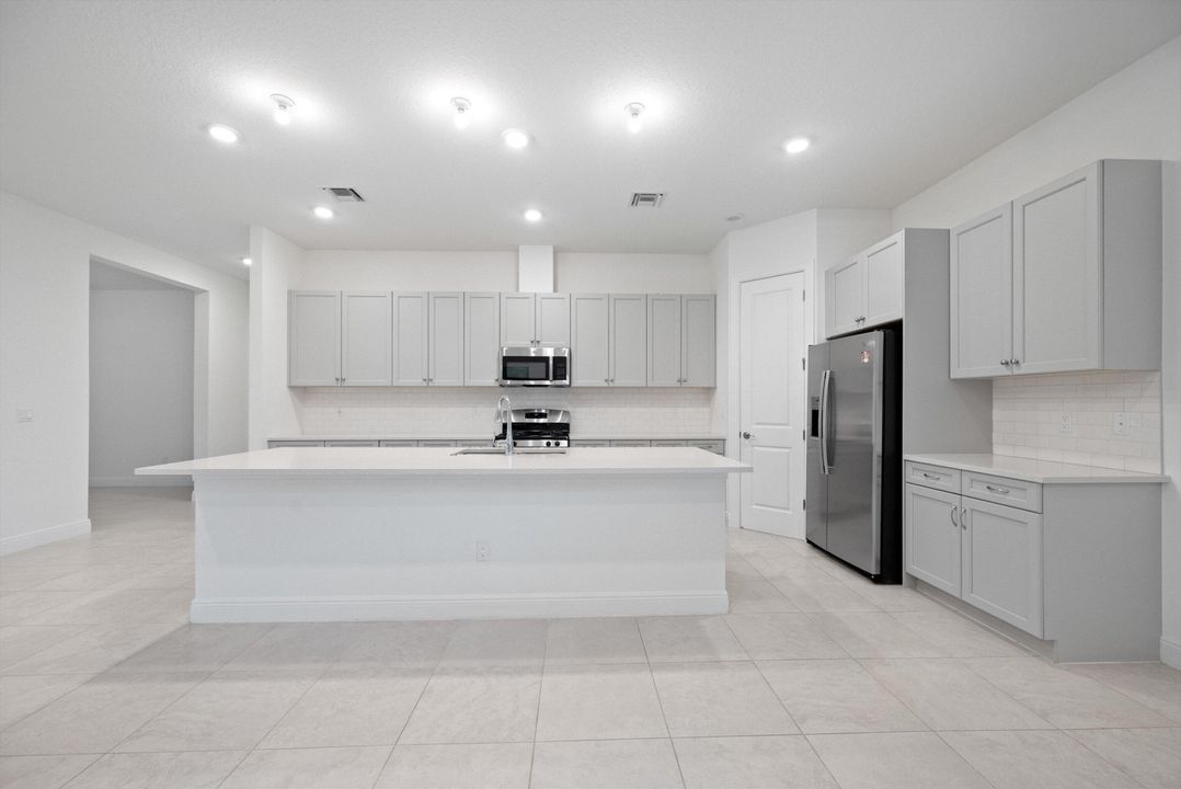 For Rent: $3,700 (3 beds, 3 baths, 2311 Square Feet)