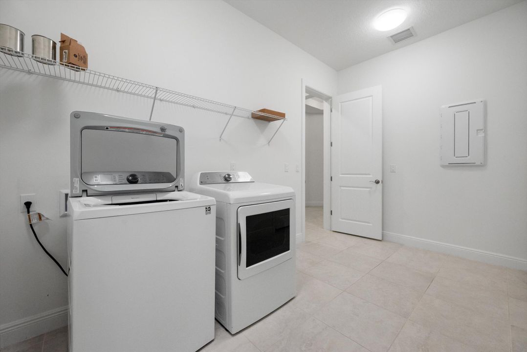 For Rent: $3,700 (3 beds, 3 baths, 2311 Square Feet)