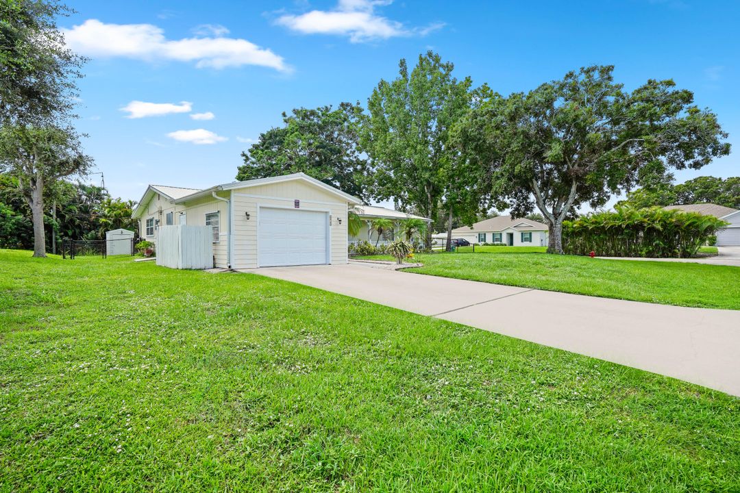 Active With Contract: $274,999 (3 beds, 2 baths, 1376 Square Feet)