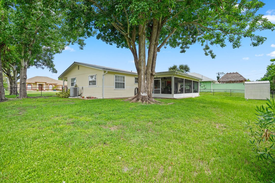Active With Contract: $274,999 (3 beds, 2 baths, 1376 Square Feet)