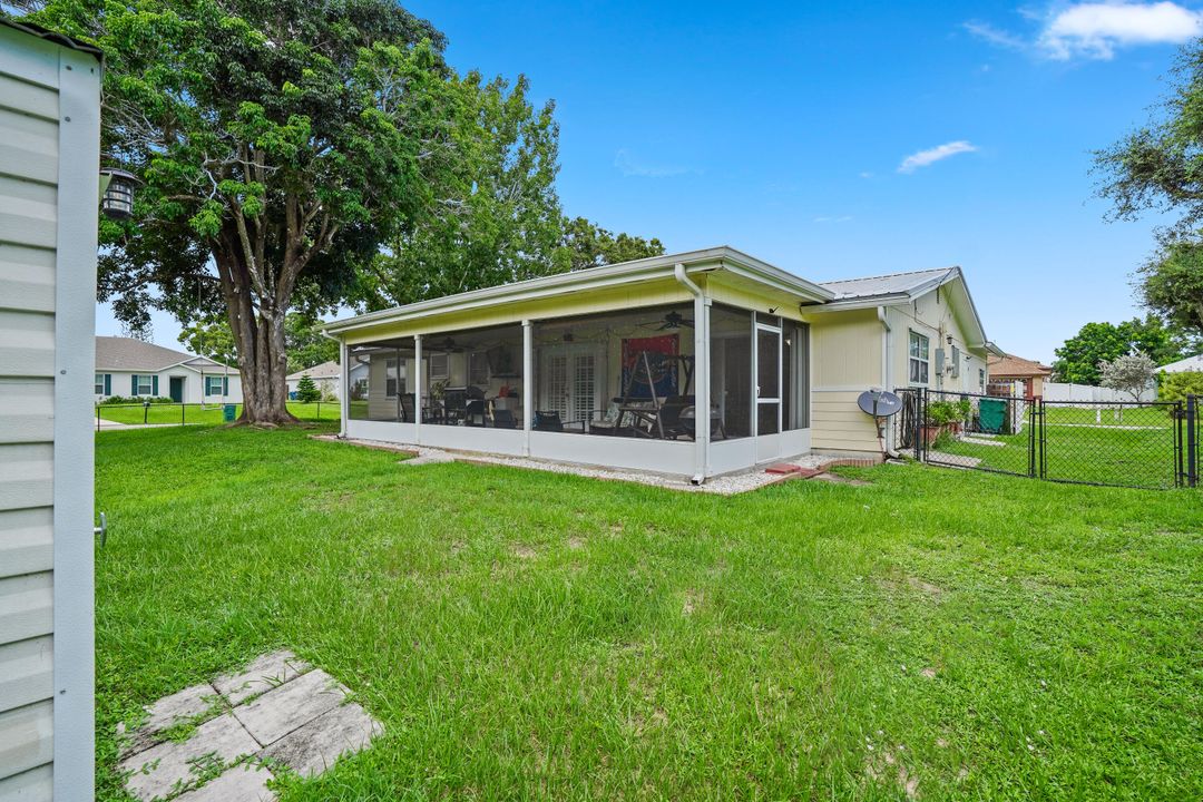 Active With Contract: $274,999 (3 beds, 2 baths, 1376 Square Feet)