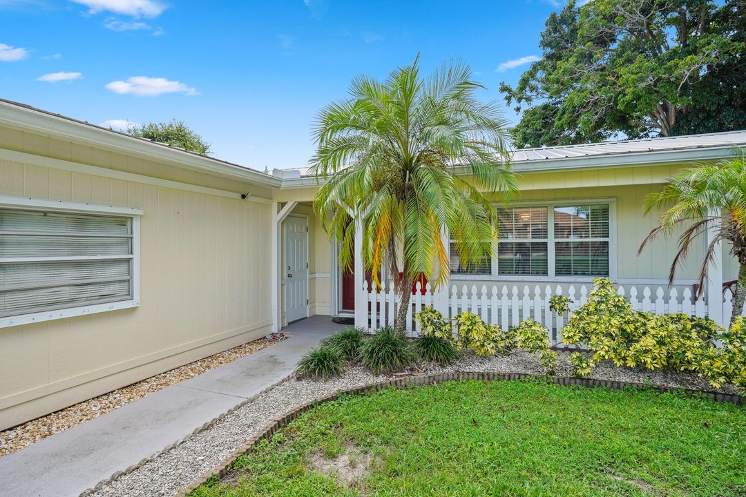 Active With Contract: $274,999 (3 beds, 2 baths, 1376 Square Feet)