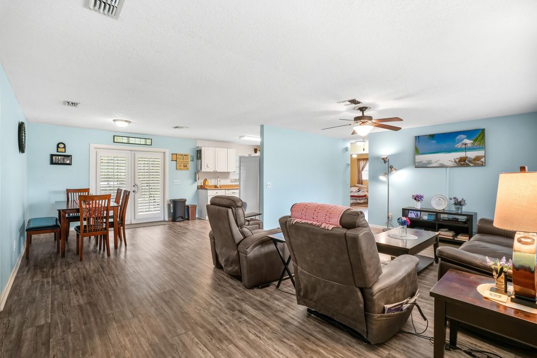 Active With Contract: $274,999 (3 beds, 2 baths, 1376 Square Feet)