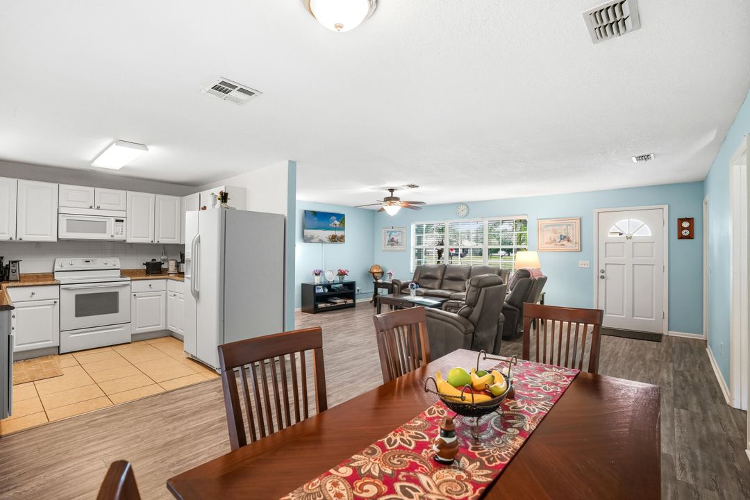 Active With Contract: $274,999 (3 beds, 2 baths, 1376 Square Feet)