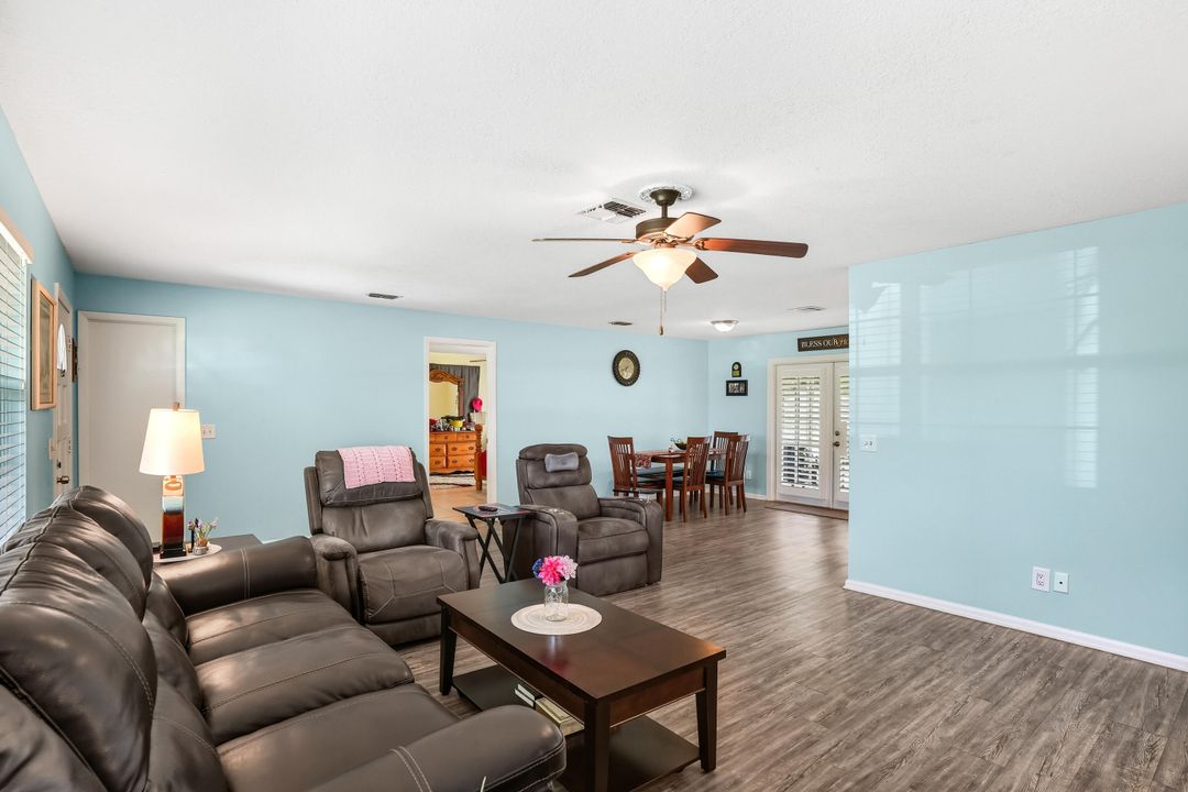 Active With Contract: $274,999 (3 beds, 2 baths, 1376 Square Feet)