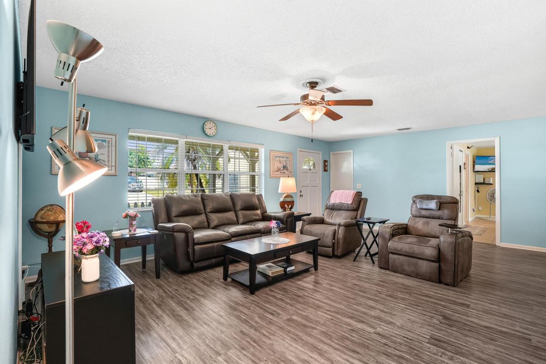 Active With Contract: $274,999 (3 beds, 2 baths, 1376 Square Feet)