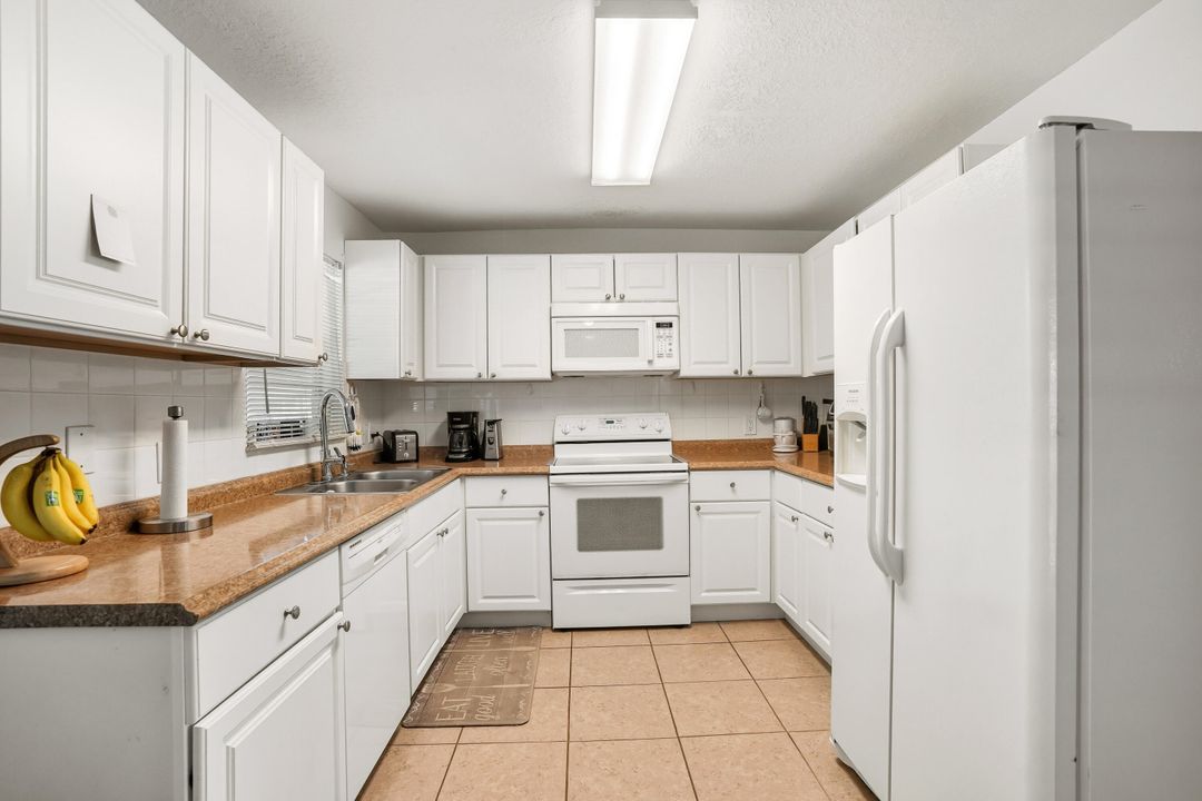 Active With Contract: $274,999 (3 beds, 2 baths, 1376 Square Feet)