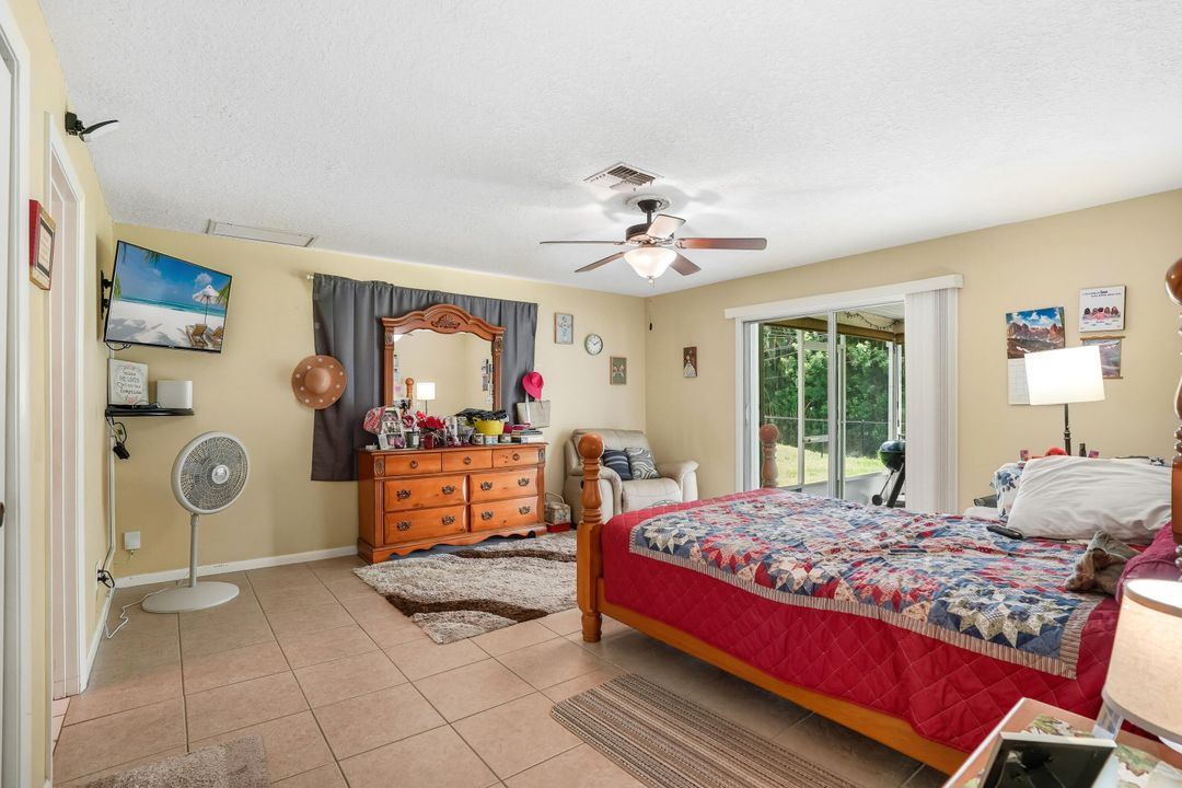 Active With Contract: $274,999 (3 beds, 2 baths, 1376 Square Feet)