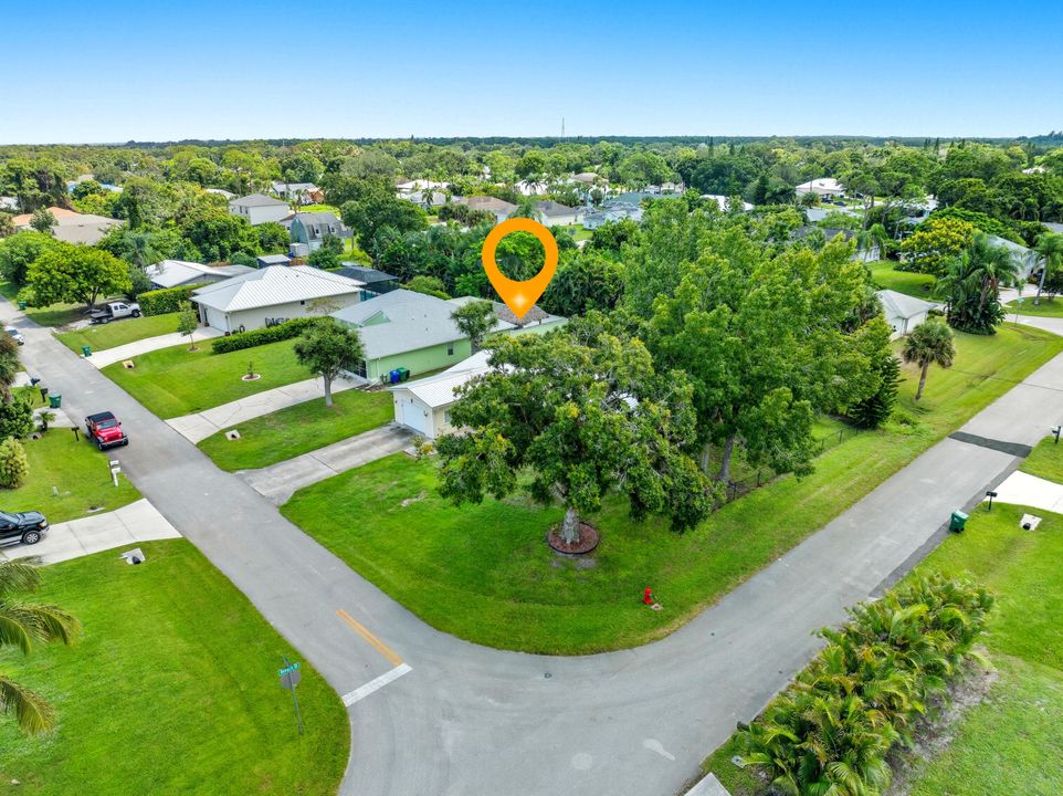 Active With Contract: $274,999 (3 beds, 2 baths, 1376 Square Feet)