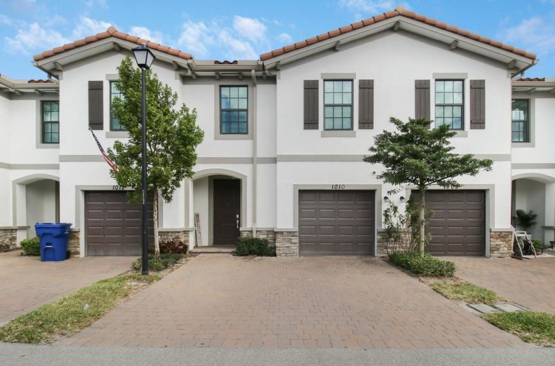 Active With Contract: $430,000 (4 beds, 2 baths, 1861 Square Feet)