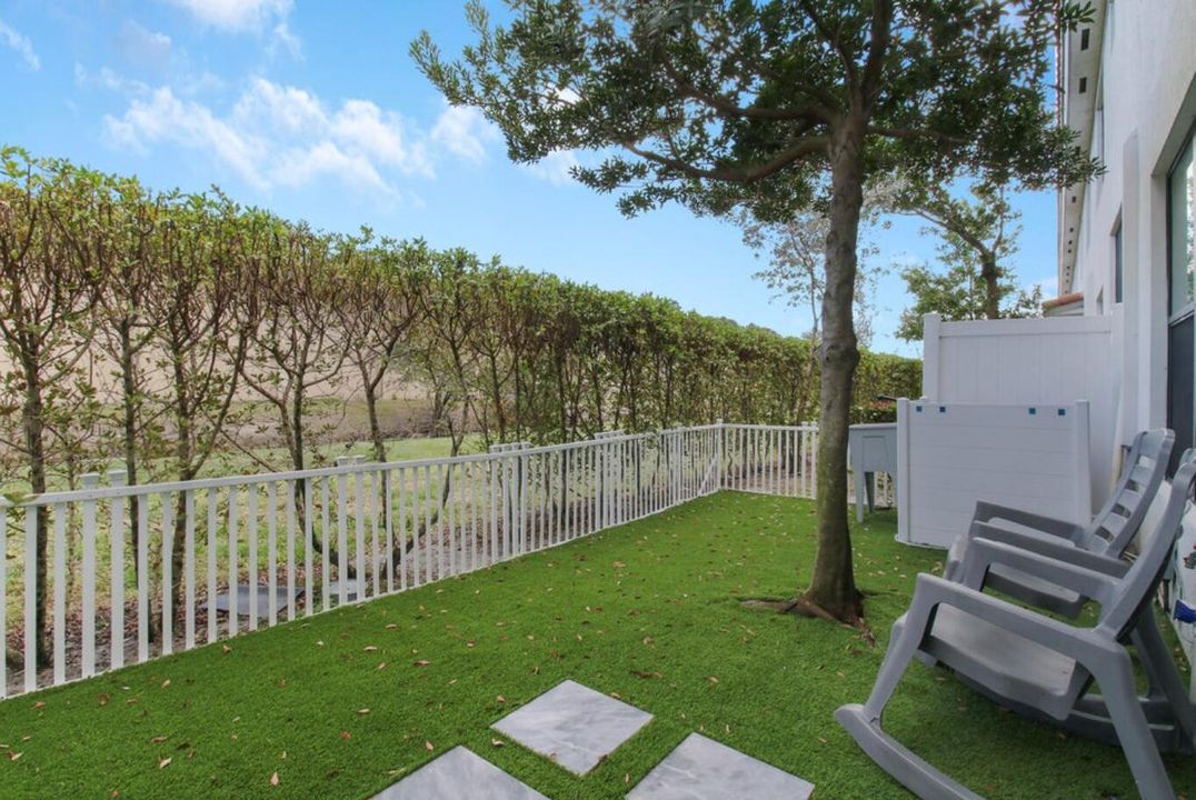 Active With Contract: $430,000 (4 beds, 2 baths, 1861 Square Feet)