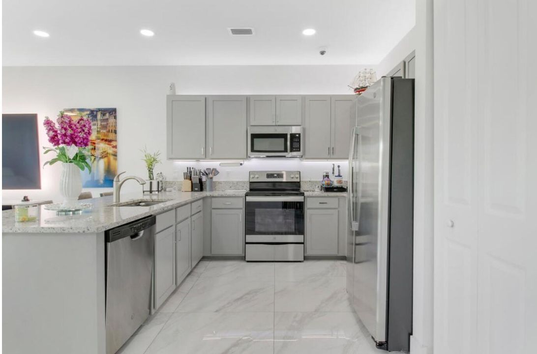 Active With Contract: $430,000 (4 beds, 2 baths, 1861 Square Feet)