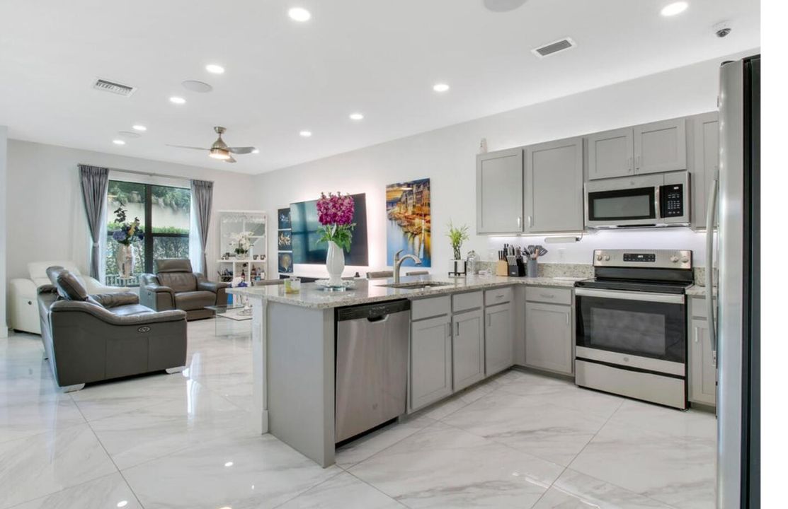 Active With Contract: $430,000 (4 beds, 2 baths, 1861 Square Feet)