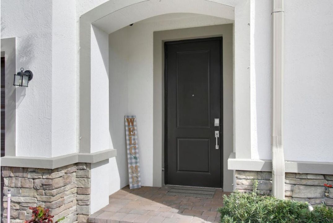 Active With Contract: $430,000 (4 beds, 2 baths, 1861 Square Feet)