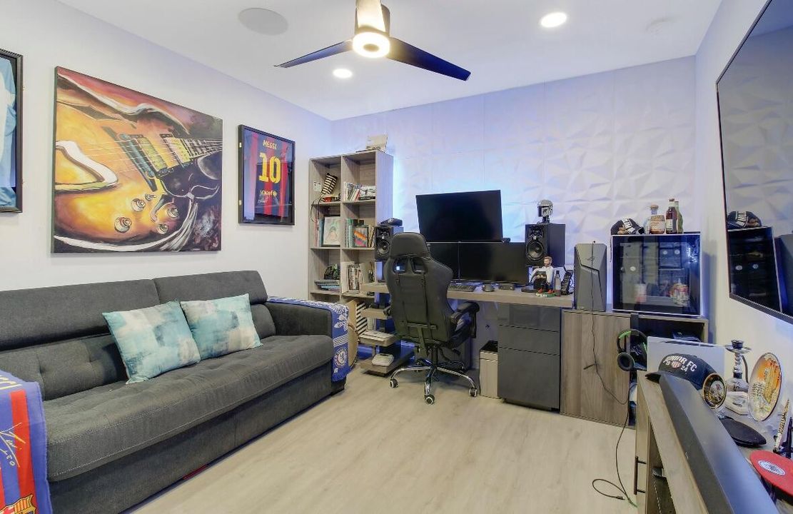 Active With Contract: $430,000 (4 beds, 2 baths, 1861 Square Feet)