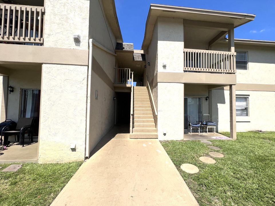 Recently Rented: $1,850 (2 beds, 2 baths, 798 Square Feet)